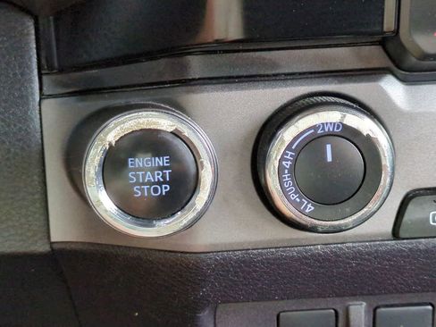 Used 2018 Toyota Tacoma TRD Sport w/ Technology Package image 25