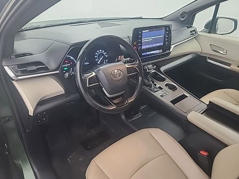 Used 2021 Toyota Sienna XLE w/ XLE Plus Package FWD image 25