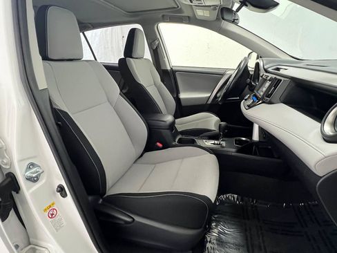 Used 2017 Toyota RAV4 XLE AWD/4WD image 12