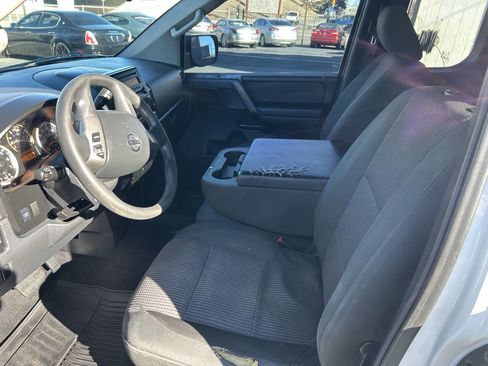 Used 2014 Nissan Titan SV image 10