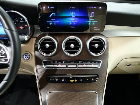 Used 2020 Mercedes-Benz GLC 300 4MATIC image 20