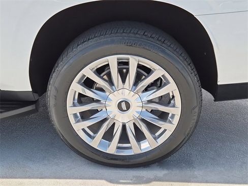 Used 2024 Cadillac Escalade ESV Premium Luxury image 11