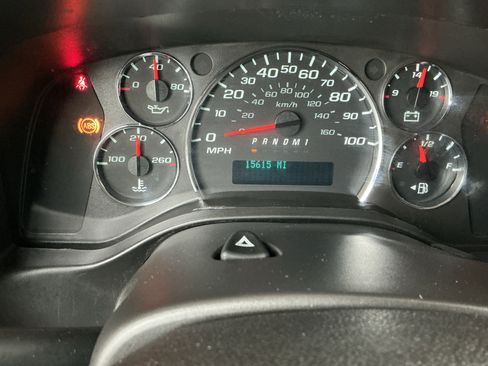 Used 2017 Chevrolet Express 2500 image 8