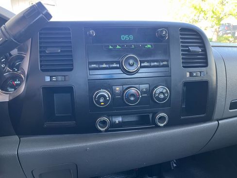 Used 2011 Chevrolet Silverado 2500 W/T image 26