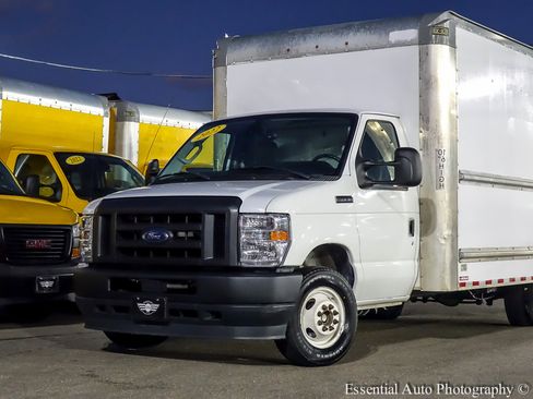 Used 2022 Ford E-350 and Econoline 350 Super Duty image 2