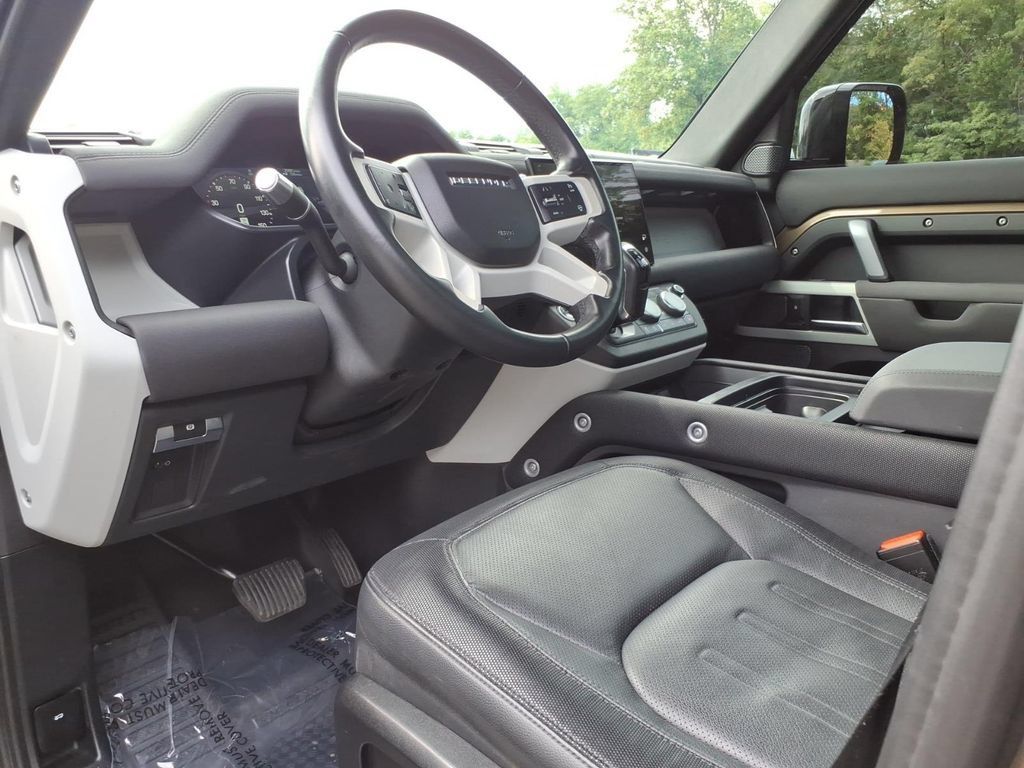 Used 2022 Land Rover Defender 110 X-Dynamic SE AWD/4WD image 17