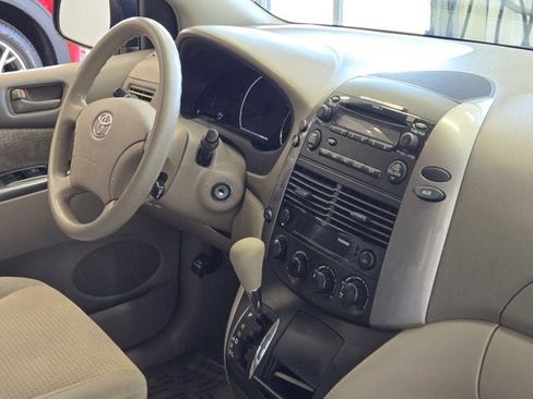 Used 2010 Toyota Sienna CE image 5