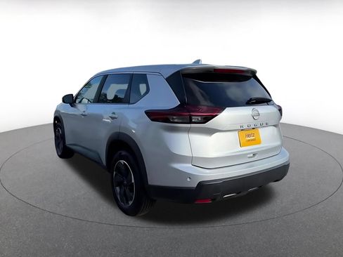Used 2025 Nissan Rogue SV FWD image 11