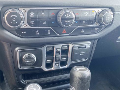 Used 2024 Jeep Wrangler Unlimited Sahara AWD/4WD image 28