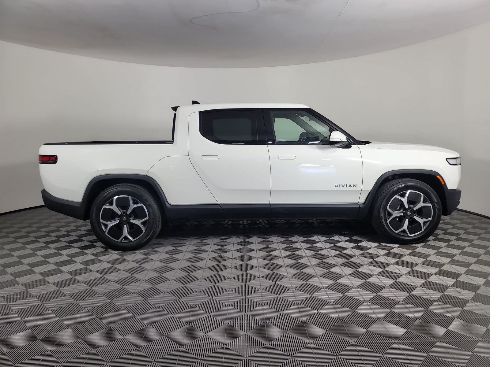 Used 2023 Rivian R1T Adventure Dual AWD/4WD image 6