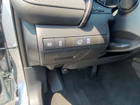 Used 2022 Toyota Camry SE FWD image 12
