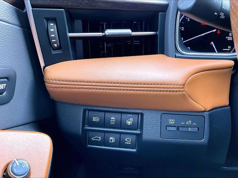 Used 2021 Toyota Avalon Limited w/ Advanced Safety Package image 36