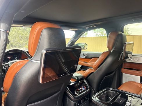 Used 2018 Lincoln Navigator Reserve w/ Technology Package image 22