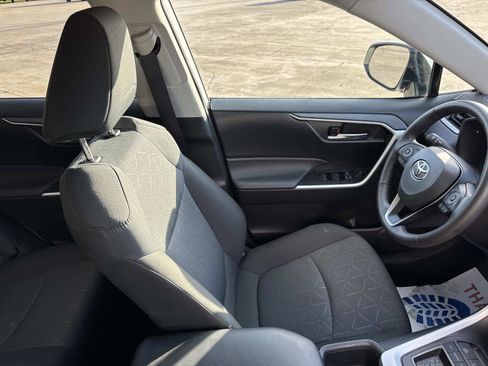 Used 2025 Toyota RAV4 XLE image 21