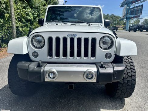 Used 2017 Jeep Wrangler Unlimited Sahara w/ Connectivity Group AWD/4WD image 7