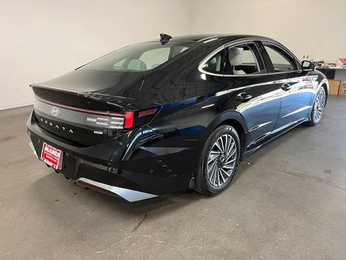 Used 2025 Hyundai Sonata Limited FWD image 3