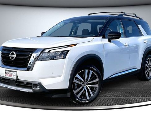 New 2025 Nissan Pathfinder Platinum image 2