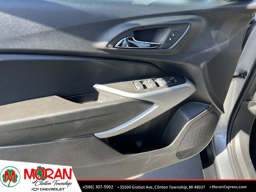 Used 2024 Chevrolet Trax RS w/ Driver Confidence Package FWD image 15