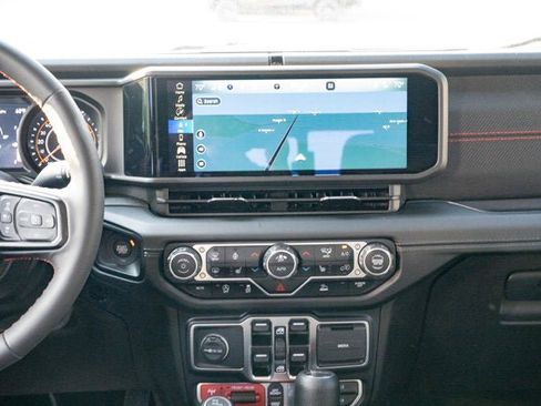 Certified 2024 Jeep Gladiator Rubicon w/ Technology Group image 31