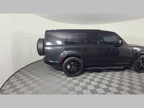 Used 2025 Land Rover Defender 130 X-Dynamic SE image 37