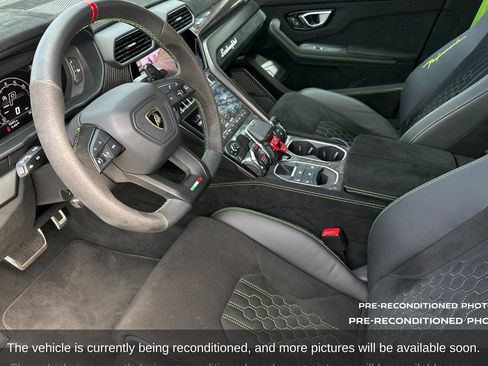 Used 2024 Lamborghini Urus Performante AWD/4WD image 11