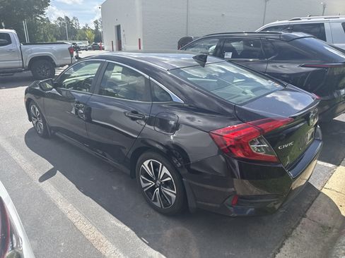 Used 2018 Honda Civic EX-T image 10