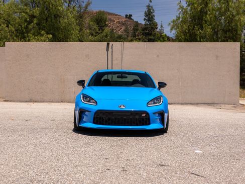 Used 2024 Toyota GR86 RWD image 2