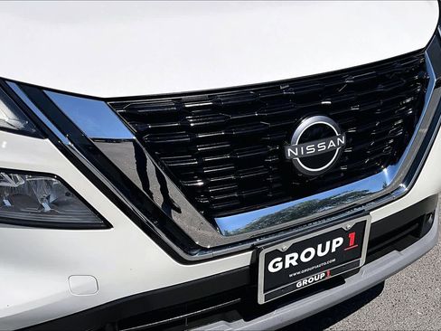 Used 2023 Nissan Rogue SV image 32
