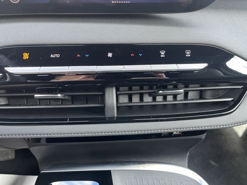 Used 2026 Buick Enclave Sport Touring w/ Super Cruise Package image 33