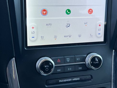 Used 2024 Ford Edge Titanium image 17