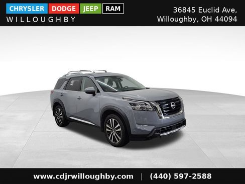 Used 2025 Nissan Pathfinder Platinum AWD/4WD image 3