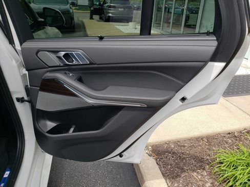 New 2026 BMW X5 xDrive40i w/ M Sport Package AWD/4WD image 18