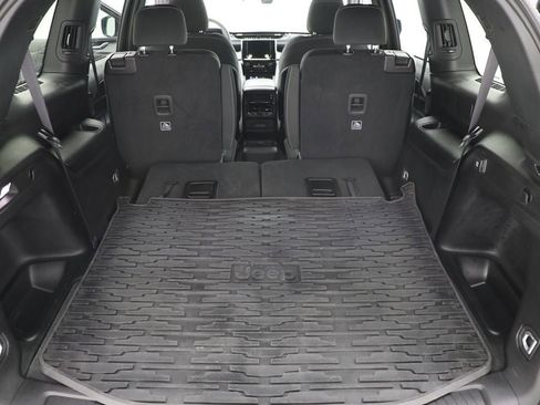 Used 2025 Jeep Grand Cherokee L Laredo image 28