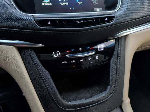 Used 2019 Cadillac XT5 Sport Utility 4D image 14