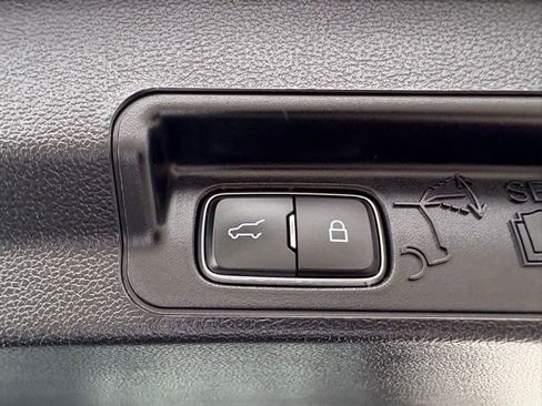 Used 2023 Ford Explorer XLT image 35