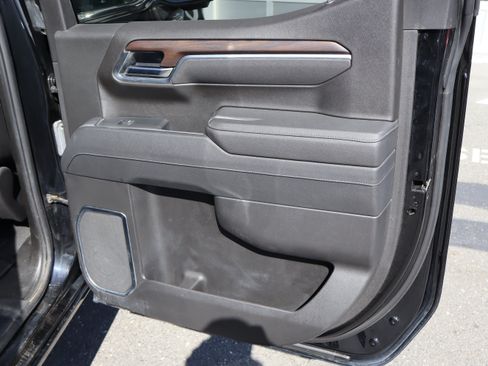 Used 2025 GMC Sierra 1500 SLT AWD/4WD image 32