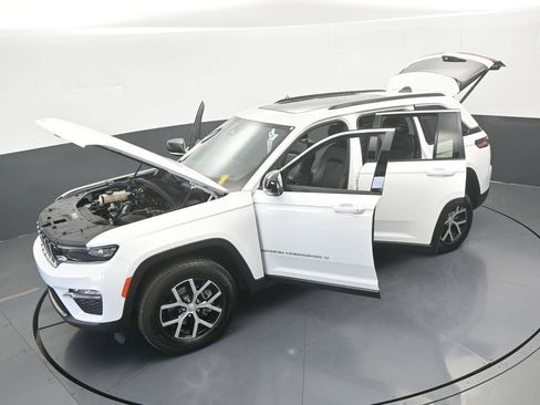 Used 2024 Jeep Grand Cherokee Limited image 70