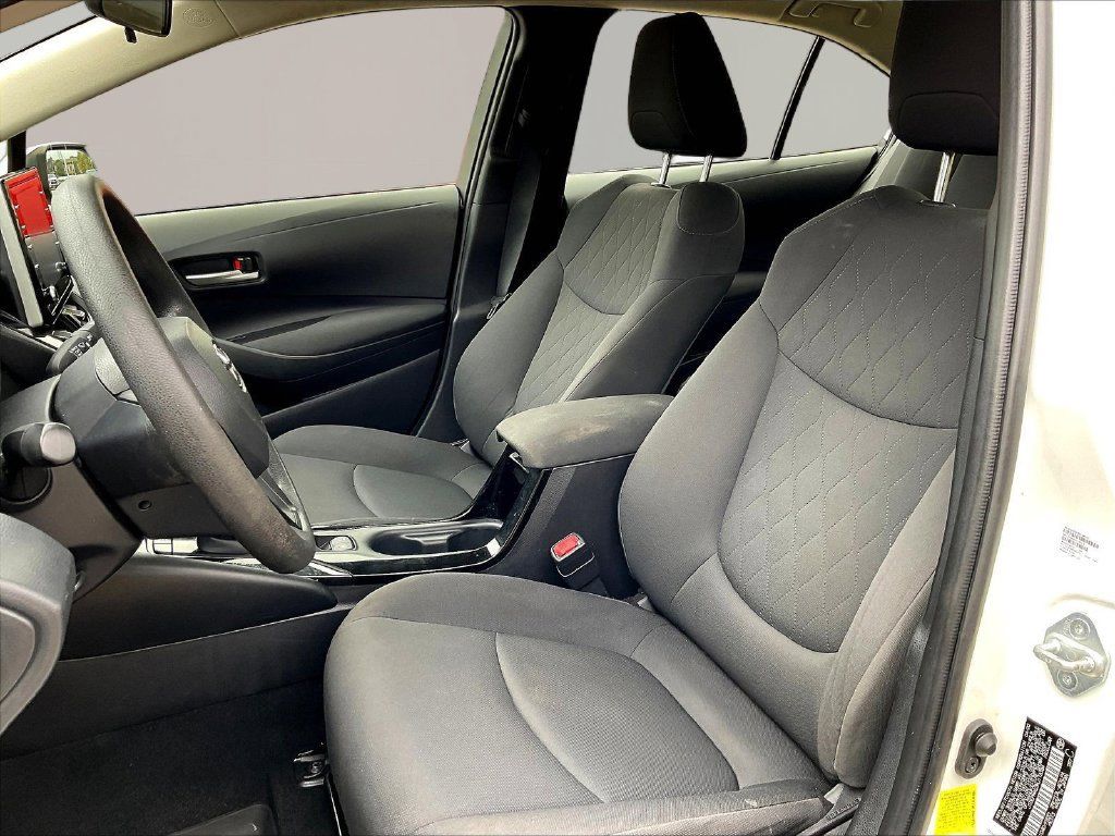 Used 2021 Toyota Corolla LE FWD image 23