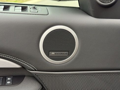 New 2026 Land Rover Discovery Limited Edition image 15