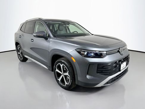 New 2026 Volkswagen Tiguan SE image 3