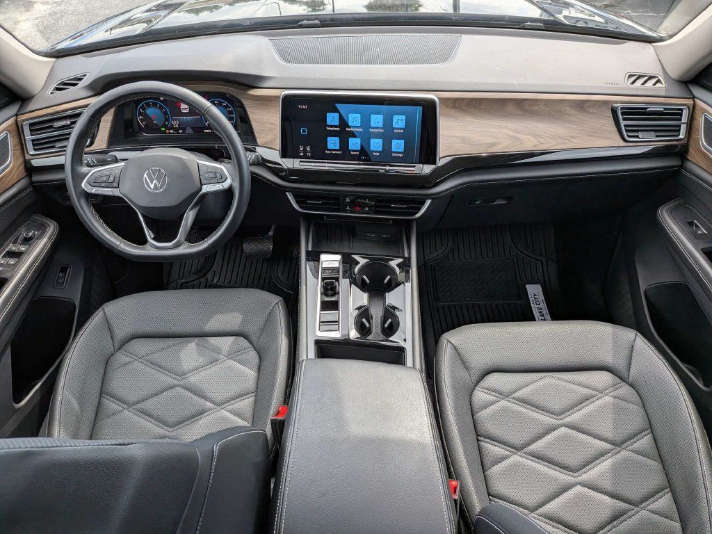 Used 2025 Volkswagen Atlas SE FWD image 14