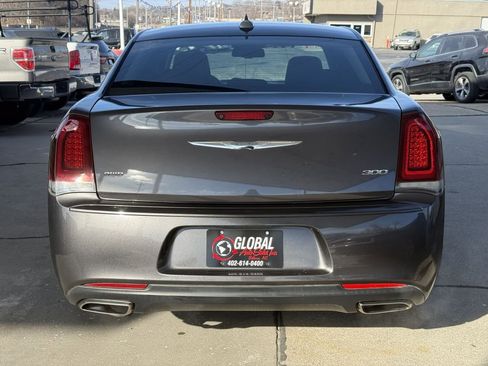 Used 2018 Chrysler 300 Touring w/ Sport Appearance Package image 6