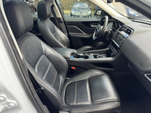 Used 2017 Jaguar F-PACE Prestige image 35