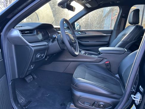 New 2026 Jeep Grand Cherokee Altitude AWD/4WD image 13