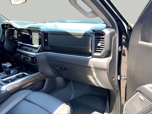 Used 2025 Chevrolet Silverado 1500 LT Trail Boss w/ Convenience Package II AWD/4WD image 19
