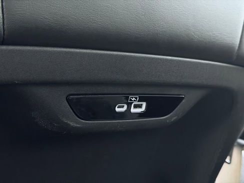Used 2023 Chrysler Pacifica Touring-L FWD image 26