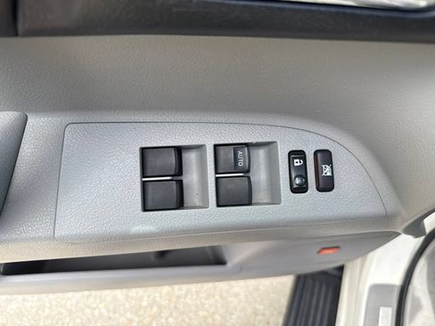 Used 2013 Toyota Highlander Limited FWD image 10
