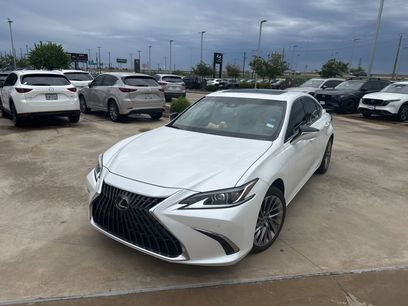 Used 2024 Lexus ES 300h w/ Technology Package