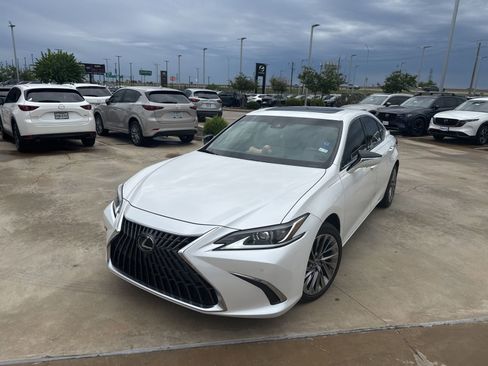 Used 2024 Lexus ES 300h w/ Technology Package image 1