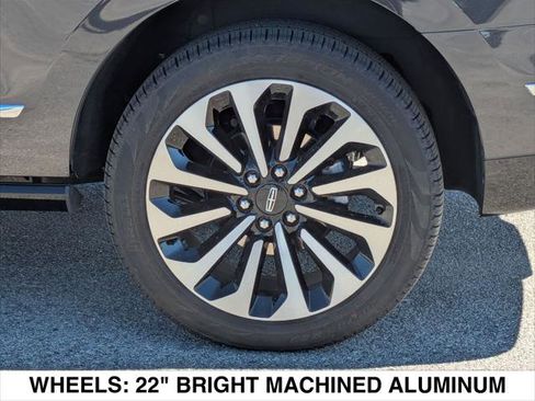 Used 2024 Lincoln Navigator Reserve image 9